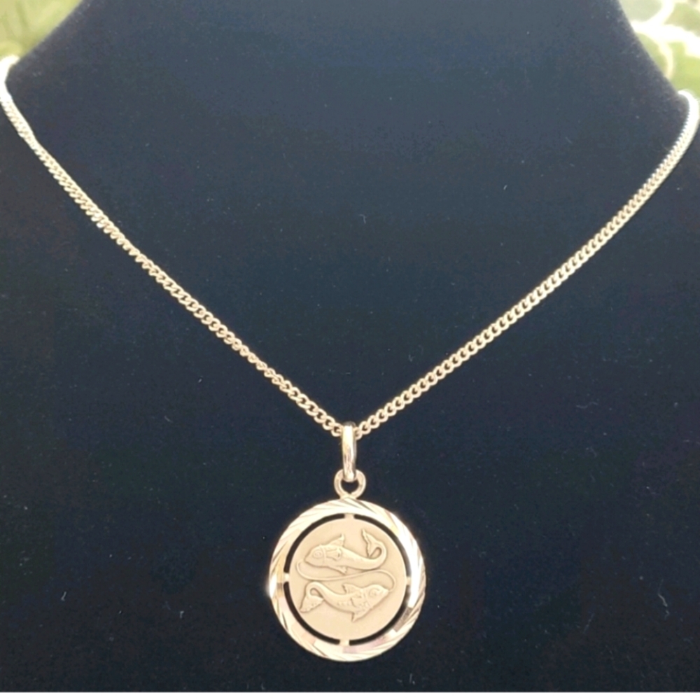 Pisces Zodiac Silver pendant with necklace.